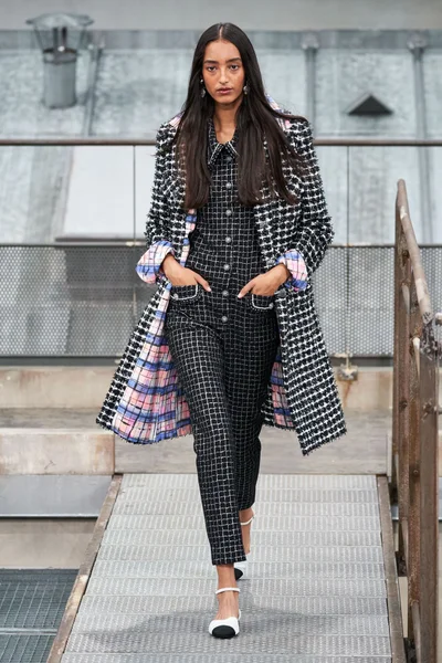 Look 14